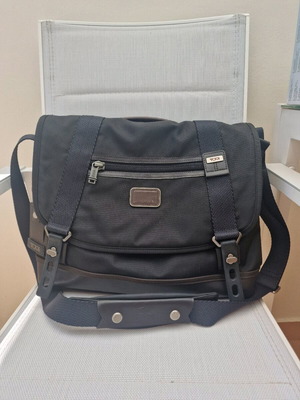 TUMI Alpha Bravo Foster Messenger bag crossbody like new, black