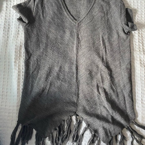 Knitted blouse with fringes like new, grey