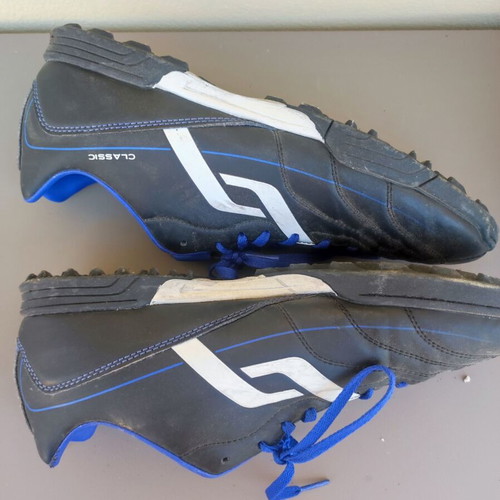 Classico football shoes size 43 like new, black and blue