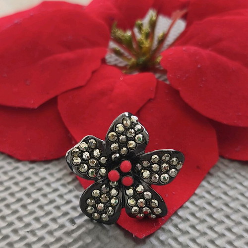 Cocktail Ring "Black Flower" New with Strass and Red Details