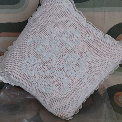 Vintage handmade crochet pillow 40x40cm like new with roses