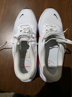 Αθλητικά παπούτσια Nike Revolution 8 σαν καινούργια, μέγεθος 44, άσπρα
