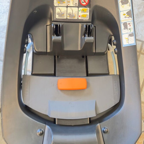 Cybex Aton 5 baby car seat with ISOFIX base like new