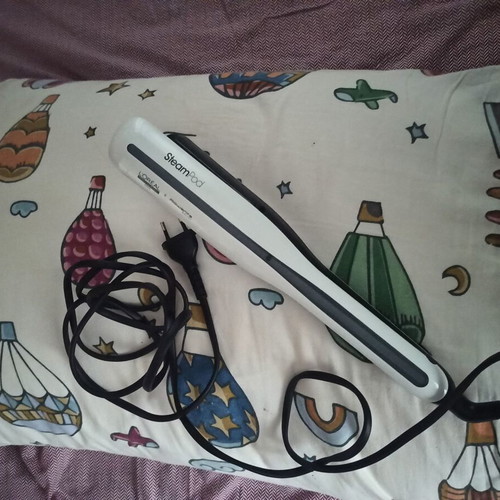 Steampod hair straightener, lightly used