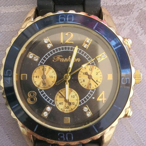 Women's black watch like new with rubber and steel