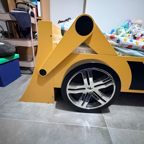 Bulldozer Bed like new with mattress