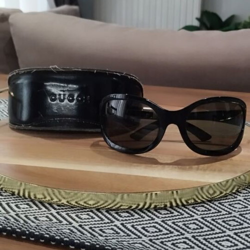 Gucci sunglasses used, black with excellent lens