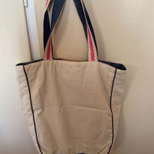 Accessorize shoulder bag like new, multicolor