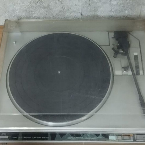 JVC L-A10 vintage belt-drive auto-return turntable