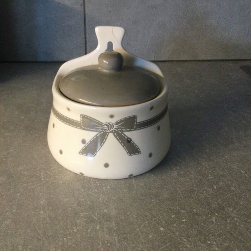 Porcelain vase like new for decoration and kitchen use