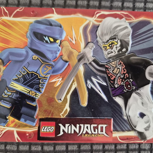 LEGO Ninjago Legacy metal box with Jay and Cinder minifigures