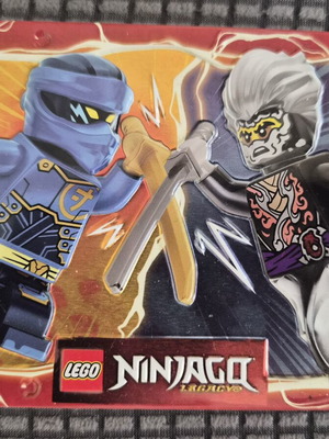 LEGO Ninjago Legacy metal box with Jay and Cinder minifigures