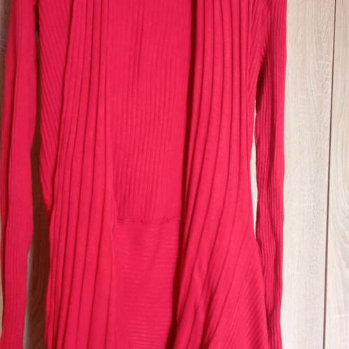 Red cardigan like new, size L