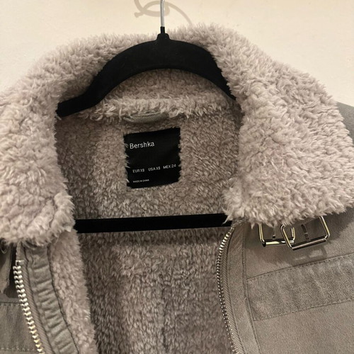 Bershka jacket with fur gray like new, size XS