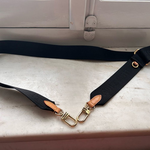 Louis Vuitton adjustable shoulder strap like new, black