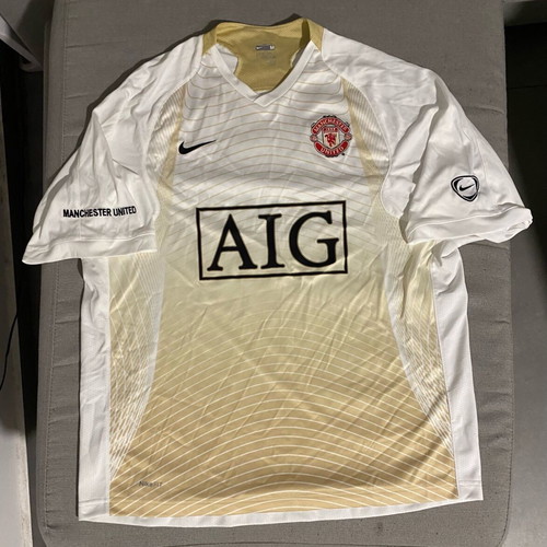Manchester United jersey size medium like new, authentic