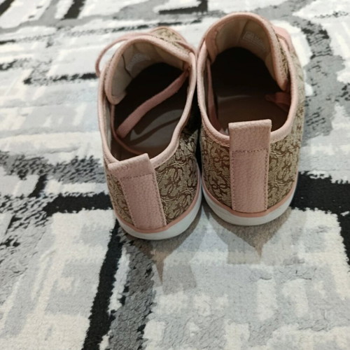 Guess women's athletic shoes used, size 37, beige