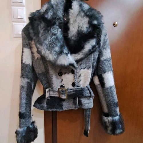 Women's coat like new, size L, black and gray
