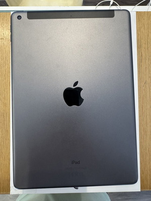 iPad 8th Gen 32GB like new
