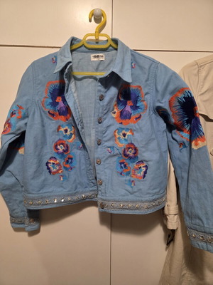 Women's ibBan denim jacket with colorful embroidered floral designs, new