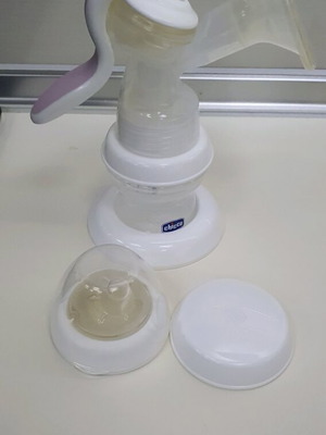 Chicco Manual Breast Pump like new