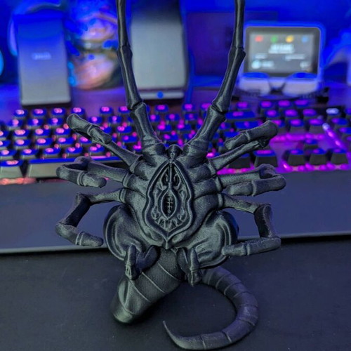 Alien Facehugger Phone Holder new