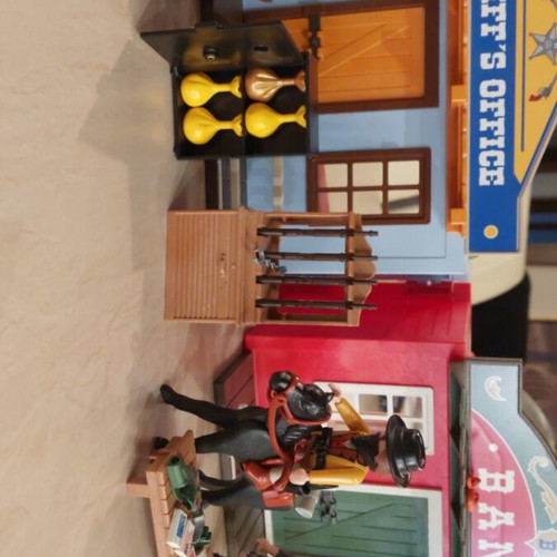 Playmobil sheriff and bank like new, missing 2 figures