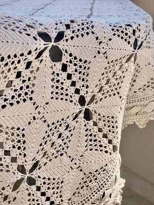 Χειροποίητο τραπεζομάντιλο βελονάκι σχεδόν αχρησιμοποίητο, λευκό κρεμ