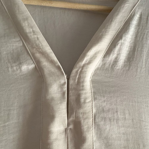 Σατέν φόρεμα H&M μπεζ σαν καινούργιο, πολύ αέρινο και πολυχρηστικό
