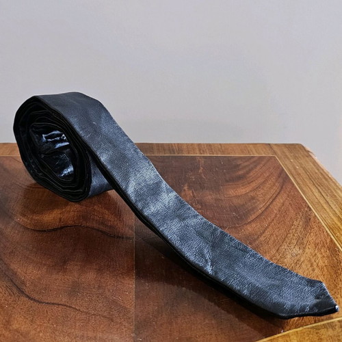 Urban Spirit leather skinny tie like new, black