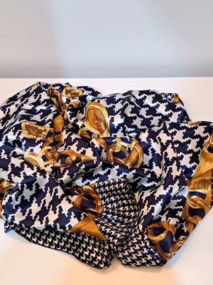 Silk scarf with chains 97x97cm 100% silk like new