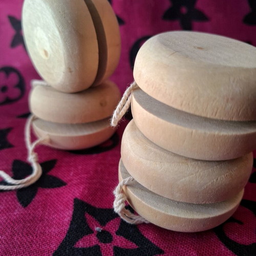 Wooden yo-yo set like new