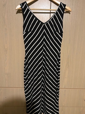 Striped dress new, one size, black and white, sleeveless