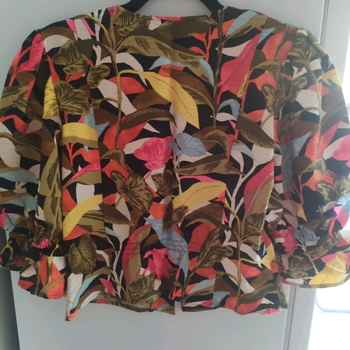 Mango crop shirt like new, multicolored
