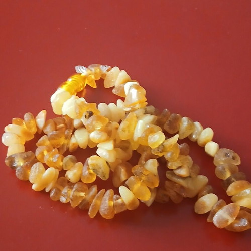 Necklace with unbreakable amber, 42 cm, like new