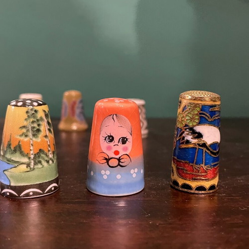 Set of 9 porcelain thimbles like new, collectible