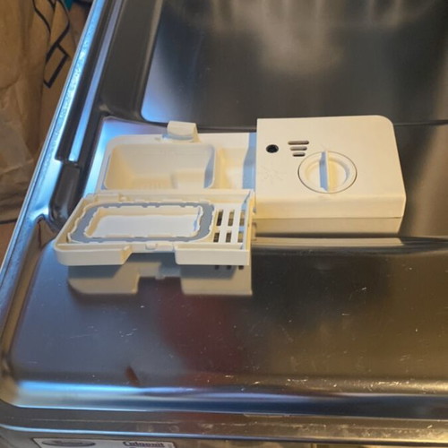 Whirlpool ADP 750wh dishwasher like new 45cm