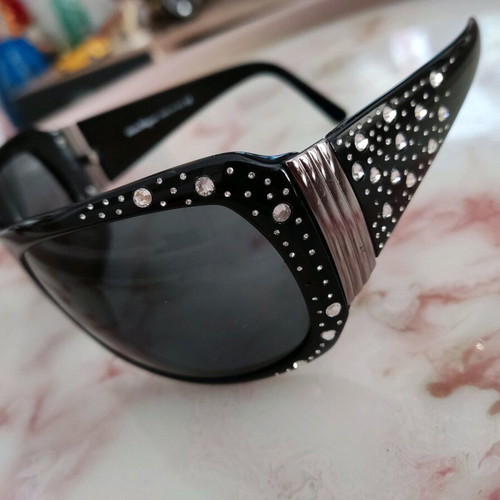 Salvatore Ferragamo sunglasses like new, black