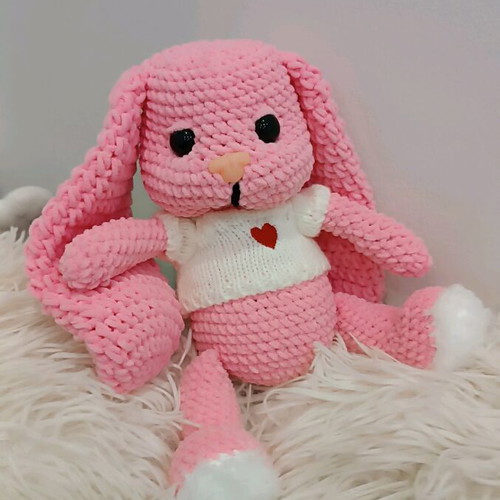 Knitted bunny new with heart blouse and safe eyes