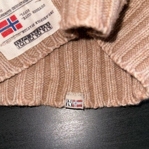 Napapijri beige hat like new