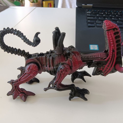 Kenner Aliens Bull Alien & Killer Crab Alien vintage figures set