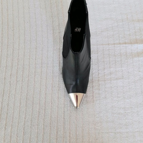 H&M ankle boots with silver tip like new, size 40, black