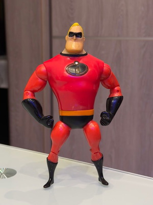 Mr Incredible action figure used, Pixar Collection 2004