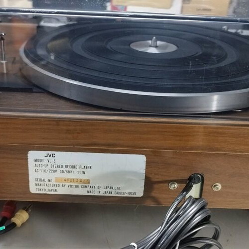 JVC VL5 turntable used with small crack on cover