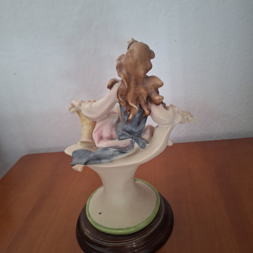 Capo di Monde decorative figurine 22cm height like new with base