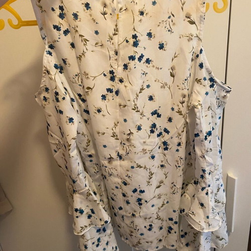 Anel blouse like new, medium size, white with shoulder cutouts