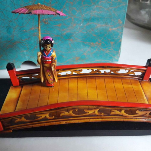 Chinese decorative woman on bridge new