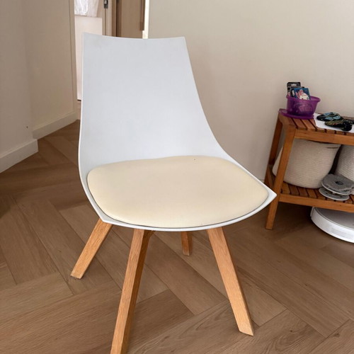 Diafano chair modern with wooden legs like new