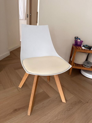Diafano chair modern with wooden legs like new