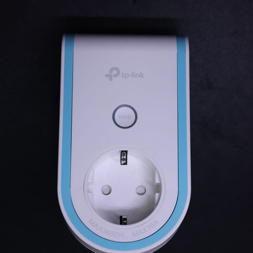 TP-Link RE365 AC1200 Wi-Fi Range Extender like new with Schuko pass-through